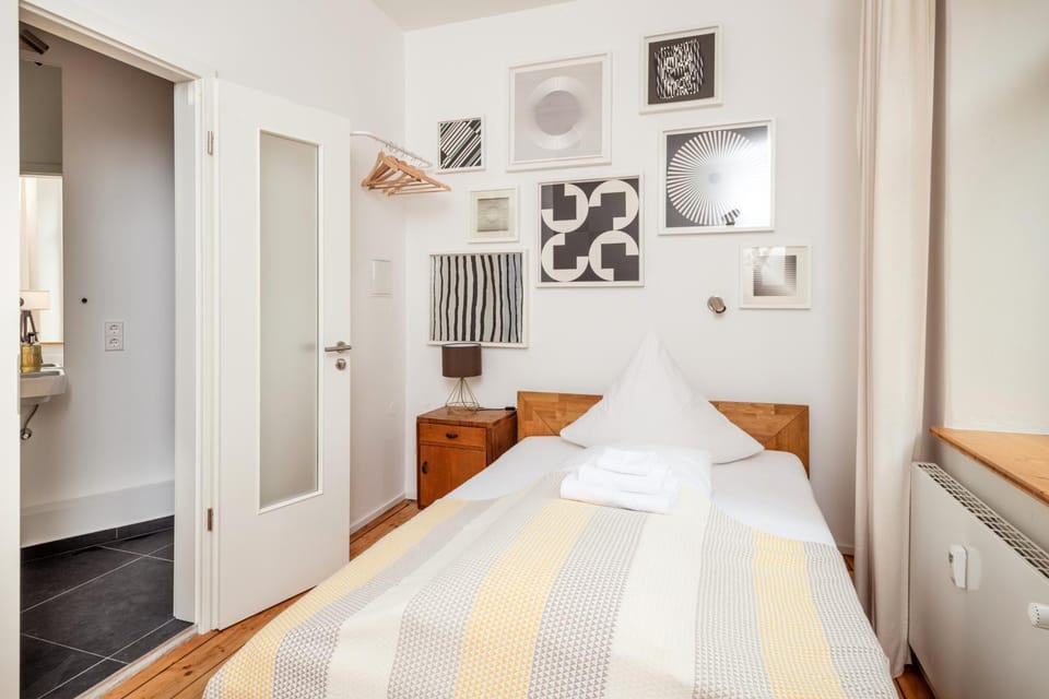 Bed, Photo of the whole room