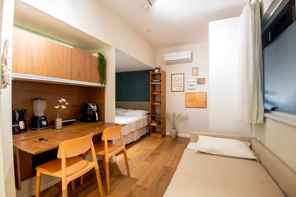 Bed, Dining area, Bedroom, air conditioner