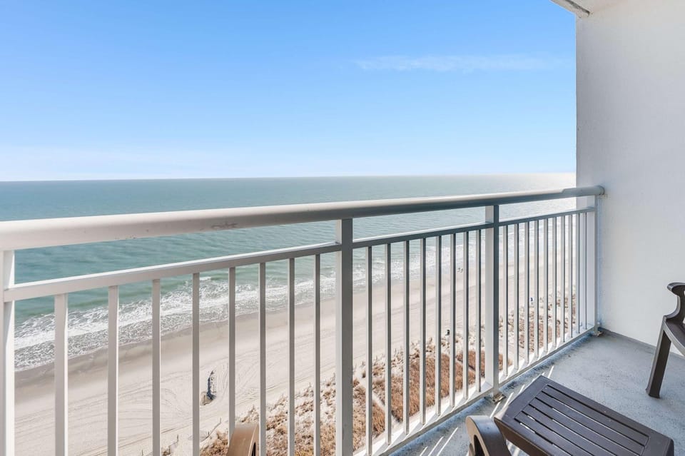 Honeymoon Suite with Direct Oceanfront View Pools House in Myrtle Beach