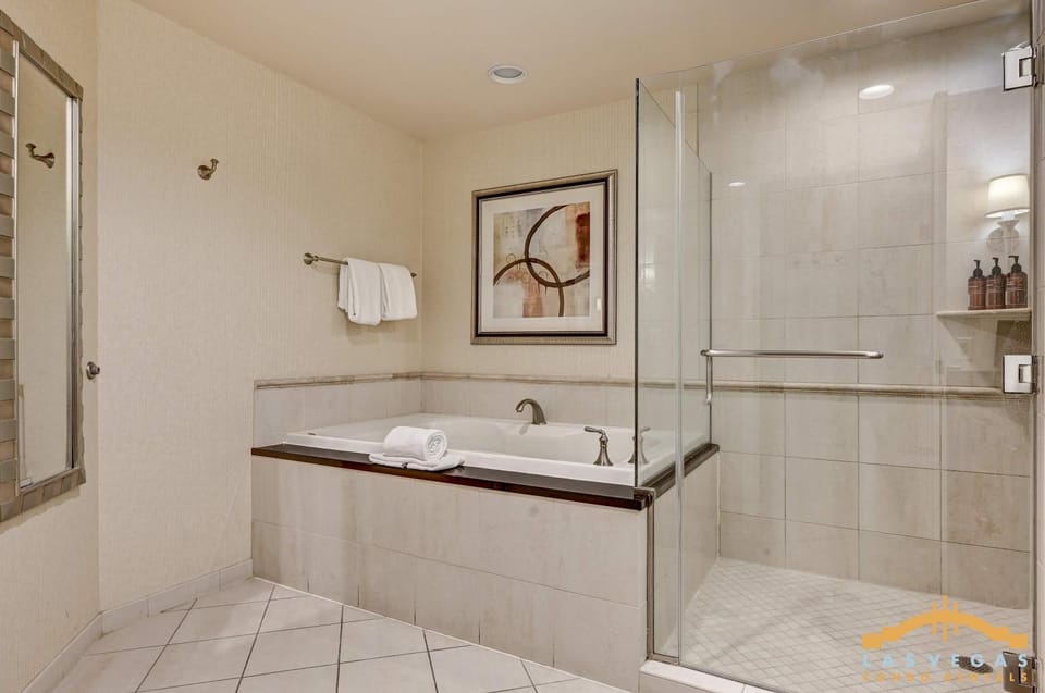 MGM Signature-02-719 Strip View Jacuzzi Studio House in Las Vegas Strip