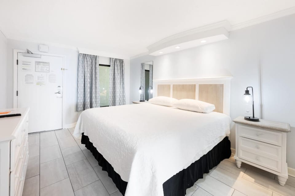 Wonderful Honeymoon KING Suite at Caravelle Resort House in Myrtle Beach
