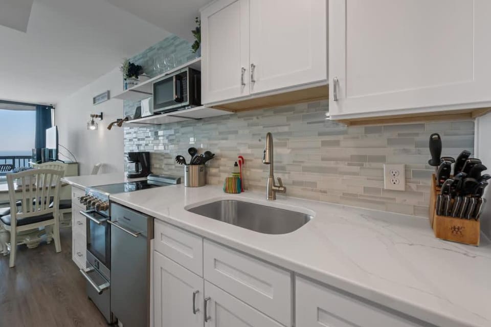 New Remodeled 1BR Direct Oceanfront Heated Pools House in Myrtle Beach