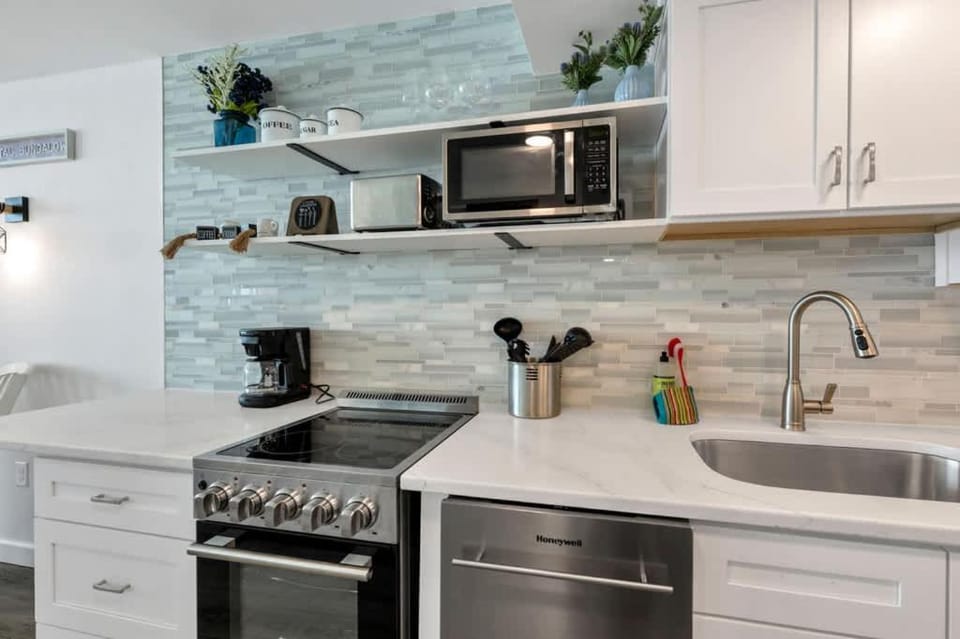 New Remodeled 1BR Direct Oceanfront Heated Pools House in Myrtle Beach