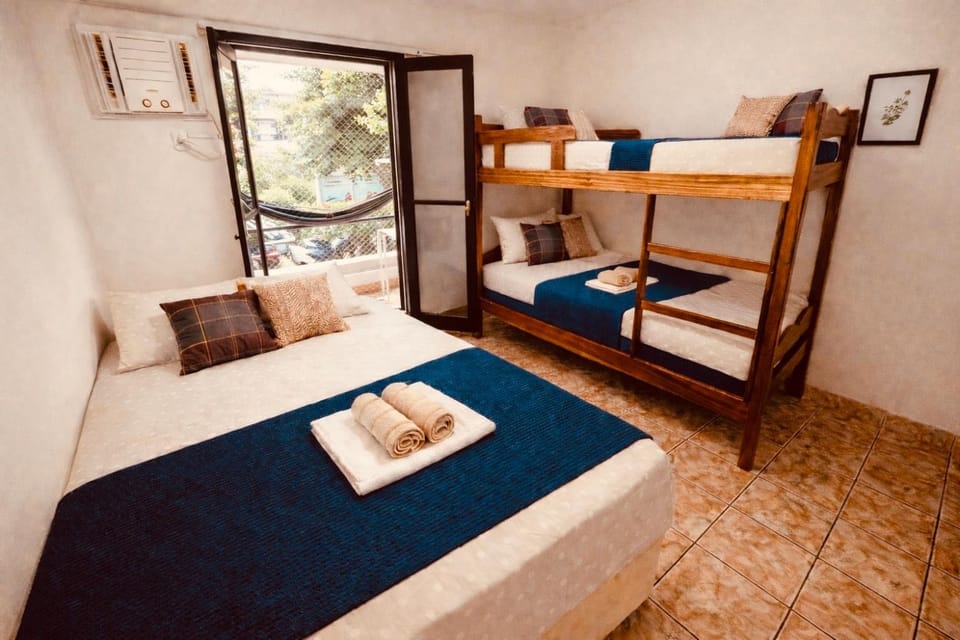 Bed, Photo of the whole room, Bedroom, bunk bed, air conditioner