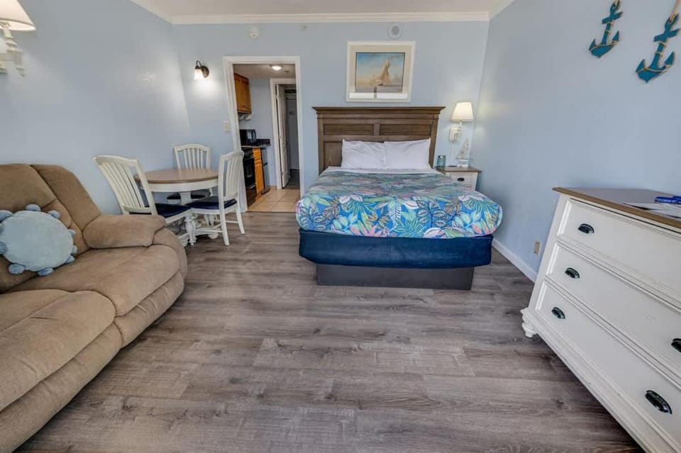 Low Floor Great Direct Oceanfront View Heated Pool House in Myrtle Beach