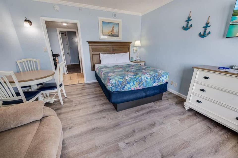 Low Floor Great Direct Oceanfront View Heated Pool House in Myrtle Beach