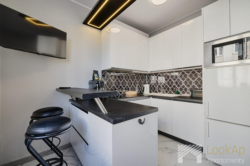 Kitchen or kitchenette, oven