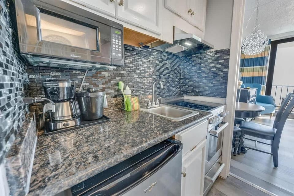 Great Direct Oceanfront View Low Floor Heated Pool House in Myrtle Beach