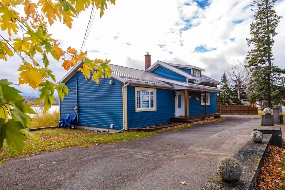 Hôtel à la maison - La Bleue Maritime House in Rivière-du-Loup