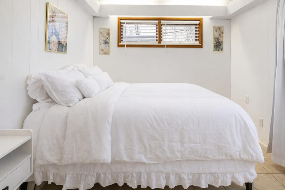 Modern 2BR Apartment • Free Parking • Baden Apartment in Baden