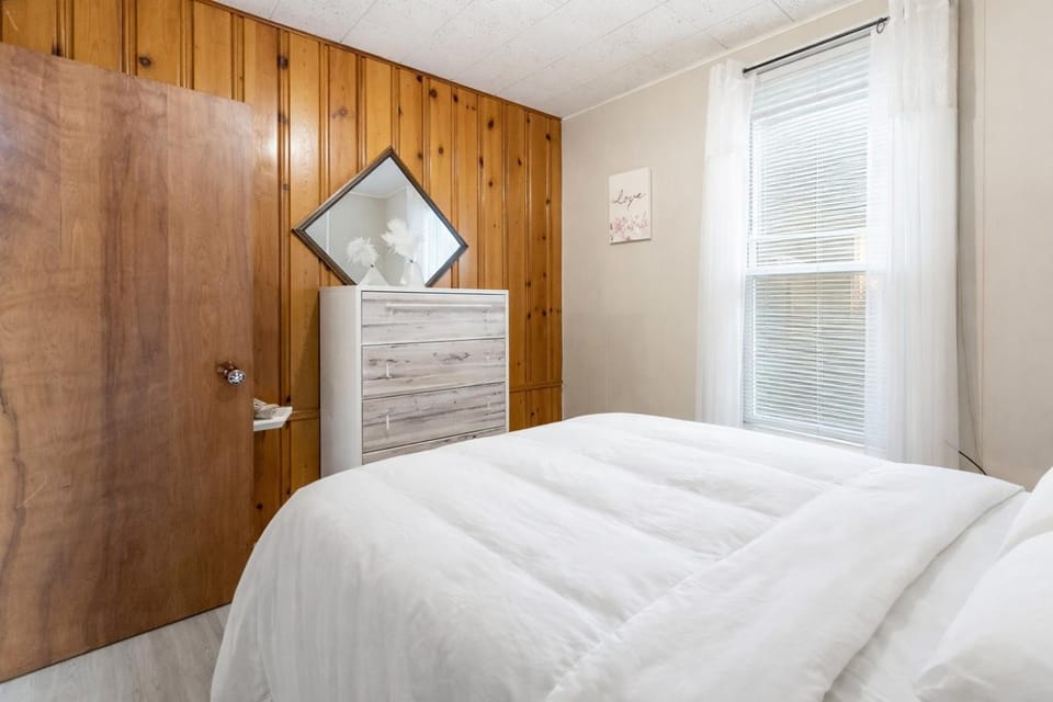Modern 2BR Apartment • Free Parking • Baden Apartment in Baden