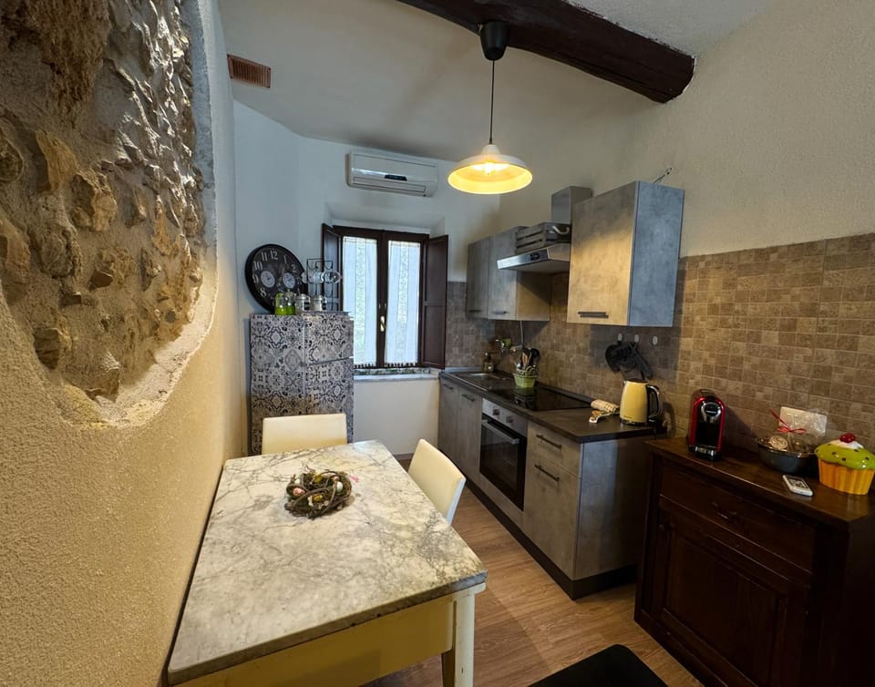 Kitchen or kitchenette, kitchen, kitchen