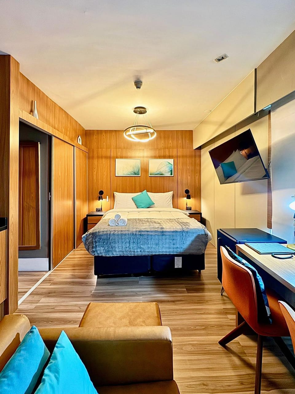 Photo of the whole room, Bedroom