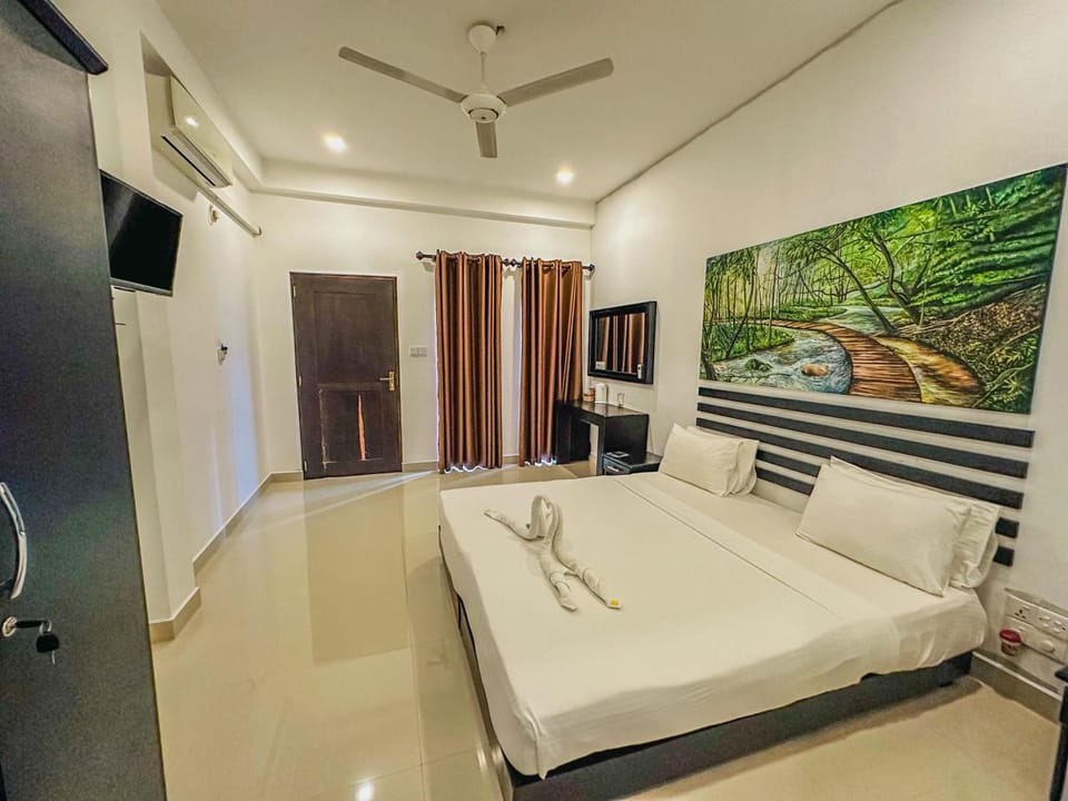 Communal lounge/ TV room, Bed, TV and multimedia, Photo of the whole room, Evening entertainment, Bedroom, air conditioner