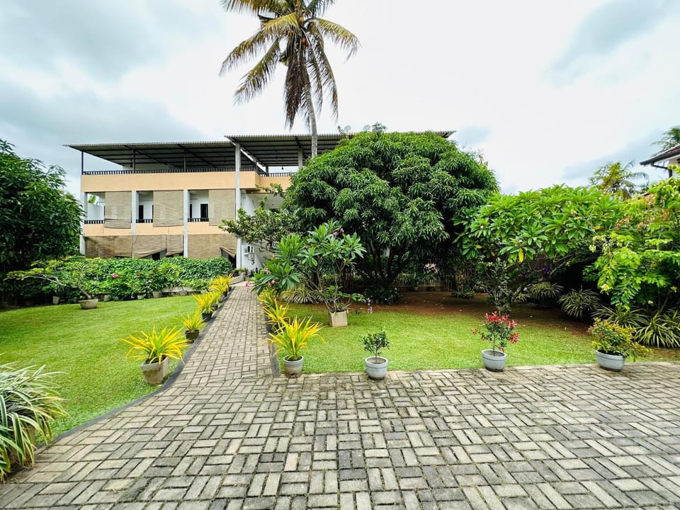Property building, Spring, Day, Natural landscape, Garden, Garden view