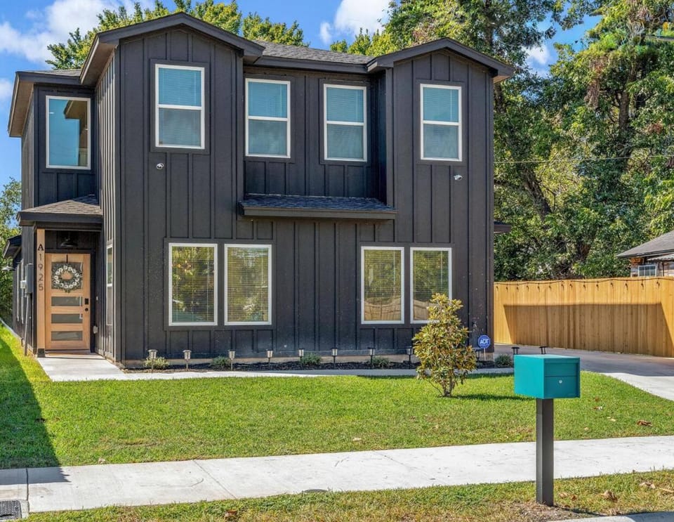 Modern Waco Retreat in a Prime Location House in Waco