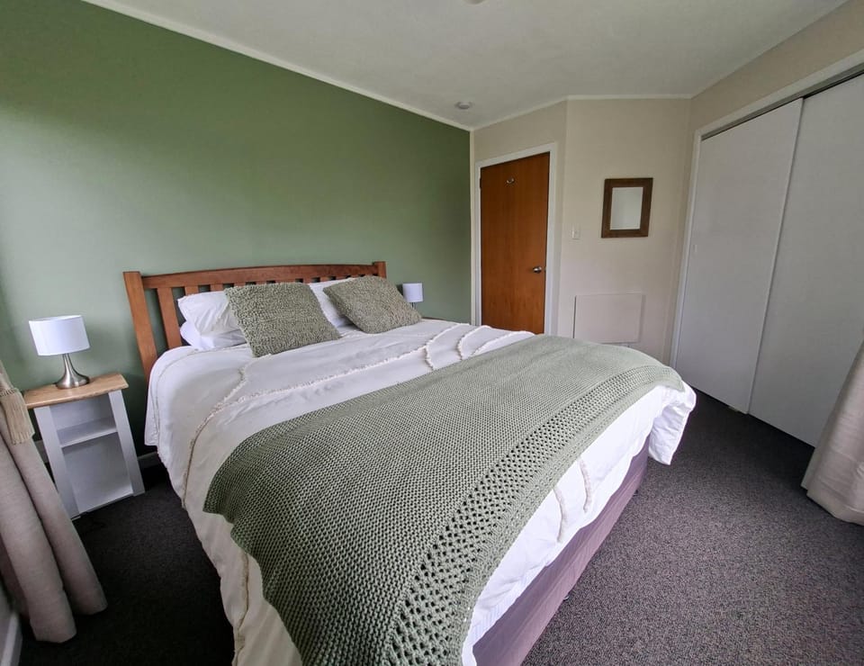 Bed, Bedroom, wardrobe
