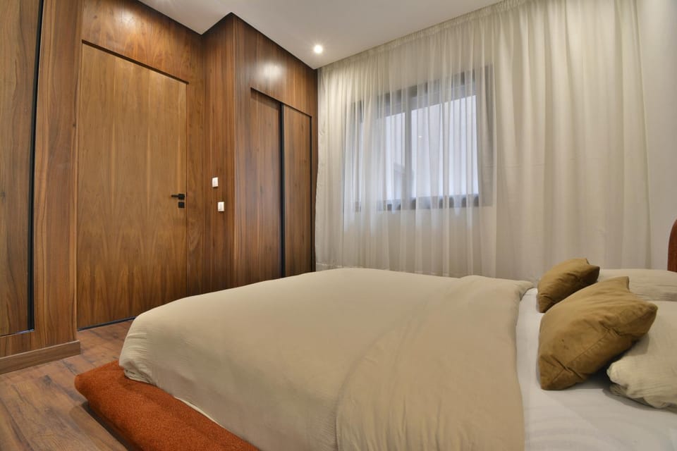 Bed, Photo of the whole room, wardrobe