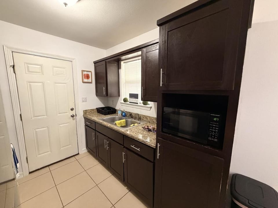 Comfy Apartment Prime Location Apartment in Edinburg