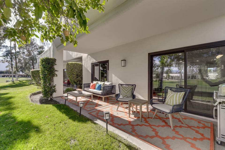 Desert Oasis Close to Palm Springs Attractions! House in Cathedral City