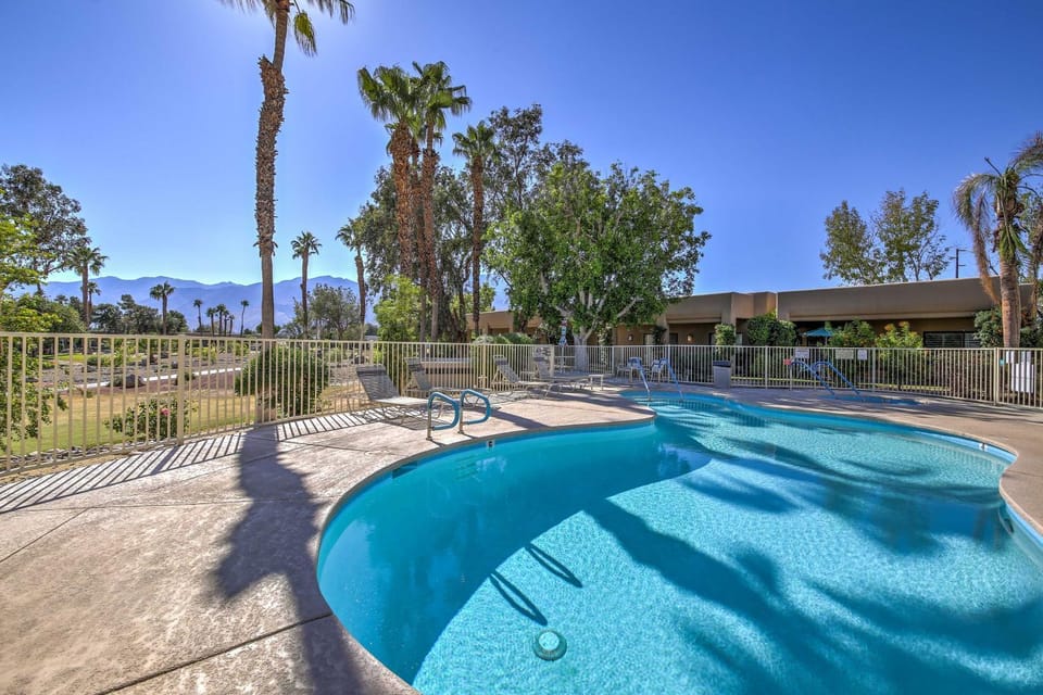 Desert Oasis Close to Palm Springs Attractions! House in Cathedral City