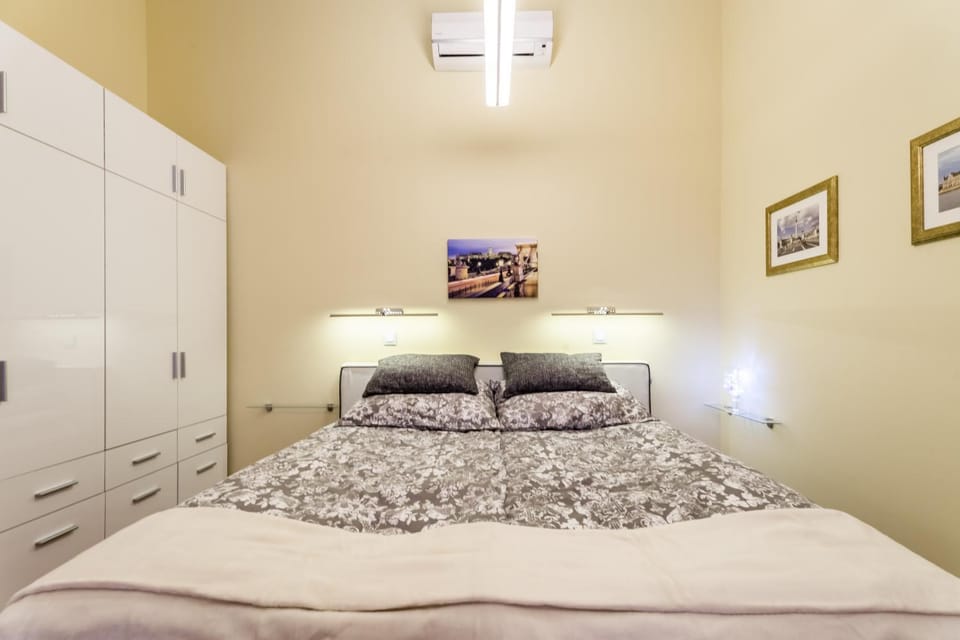 Orange Apartment in the heart of Budapest with free garage Apartment in Budapest