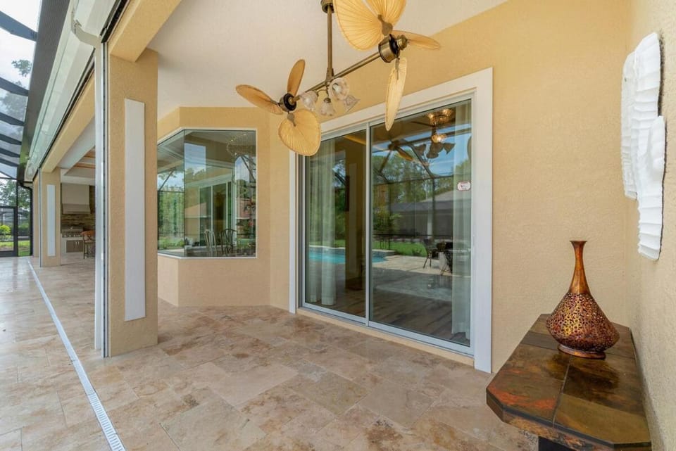 Luxury Gasparilla SGC Retreat with Huge Pool Area Villa in South Gulf Cove