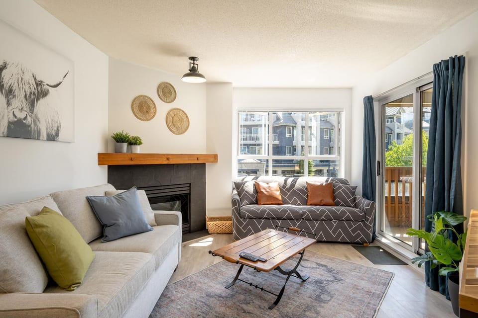 Living room, Seating area, fireplace