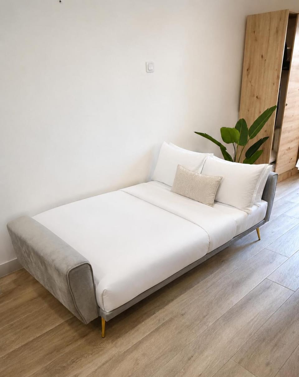 Bed, Living room