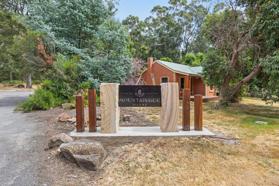 Mountainside Villa One Villa in Halls Gap