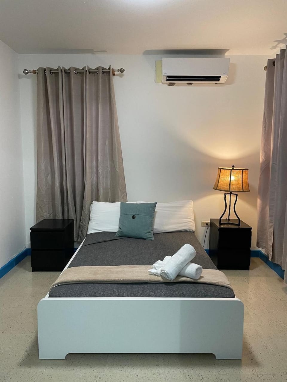 Condado Beach Stay 1BR AC Wi-Fi Handicap Apartment in San Juan
