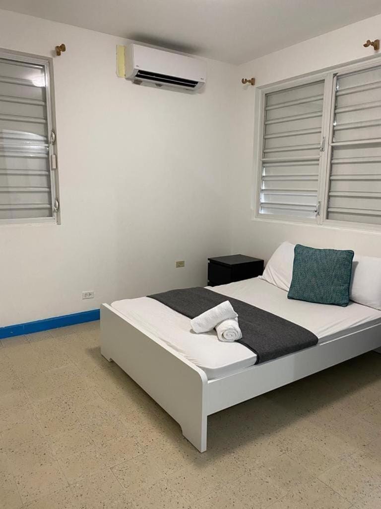 Condado Beach Stay 1BR AC Wi-Fi Handicap Apartment in San Juan