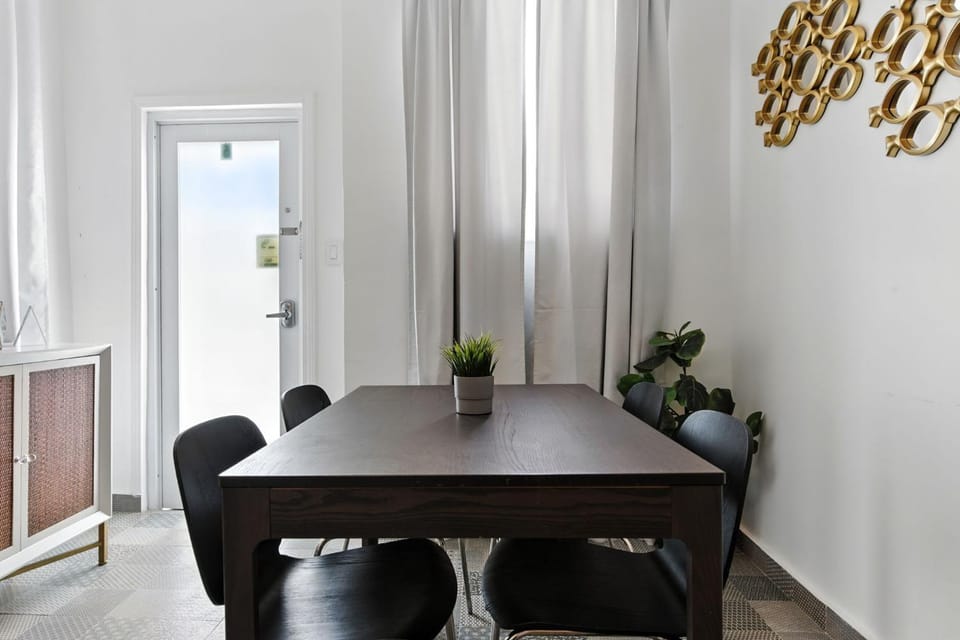 Puerto Rico Gem 2BR Walk to Beach Wi-Fi Inn in San Juan