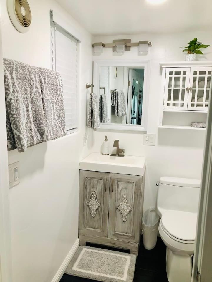 Boutique Tiny in Templeton Modern Wine Country House in Templeton