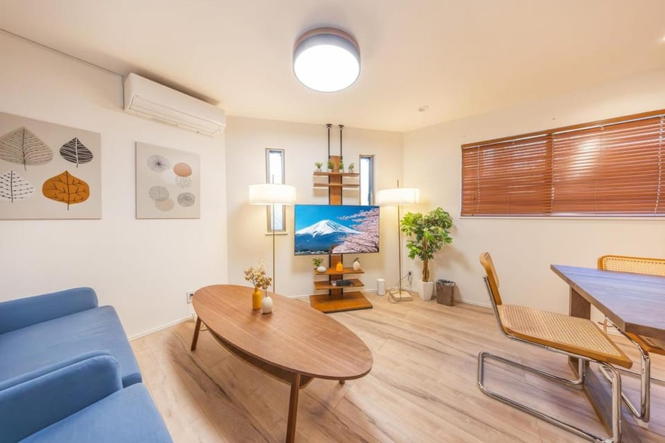 6 mins from Skytree, 4 minutes on foot from the station, free parking, maximum 8 people, newly built Apartment in Yokohama