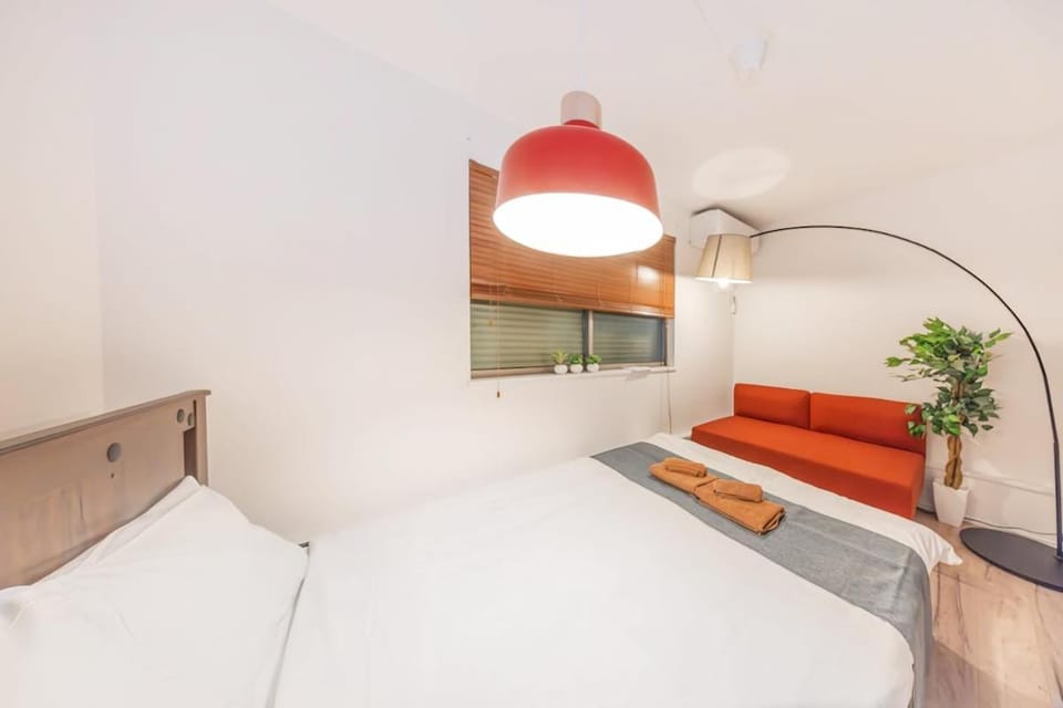 6 mins from Skytree, 4 minutes on foot from the station, free parking, maximum 8 people, newly built Apartment in Yokohama