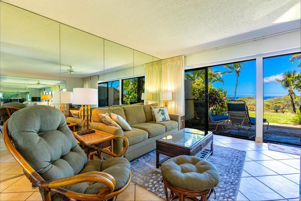 Maui Kamaole #H-108 Ocean View Condo across the street from beach, Full A/C Apartment in Wailea