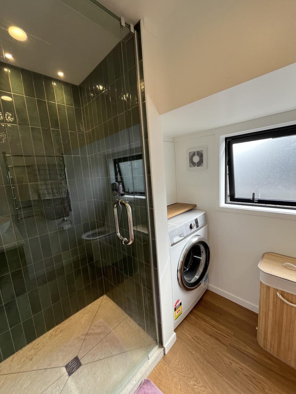 Shower, laundry
