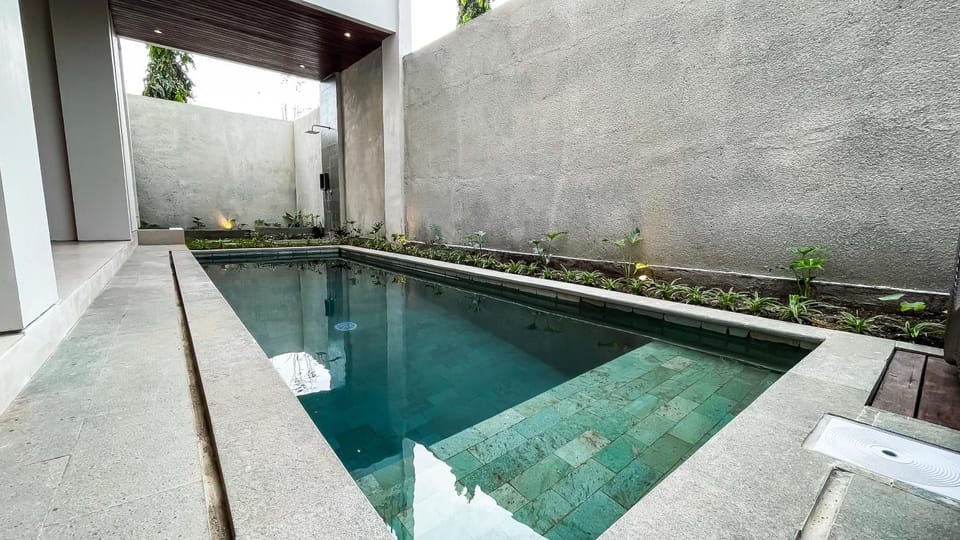 Property building, Swimming pool