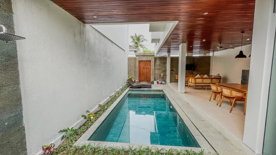 Pool view, Swimming pool, sunbed