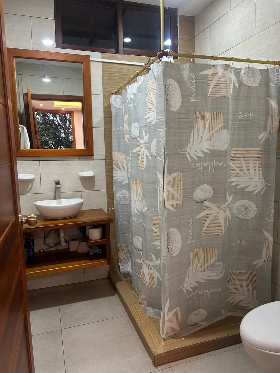 Shower, Toilet, Bathroom, towels