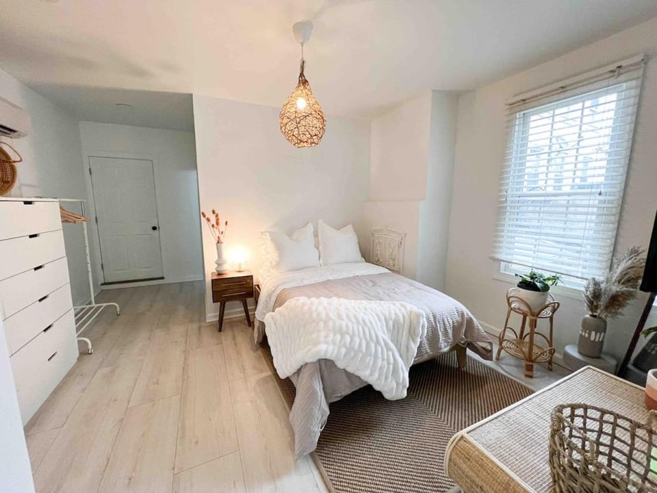 Relaxing Stay Sleeps 4 & 2 Parking Apartment in Phoenixville