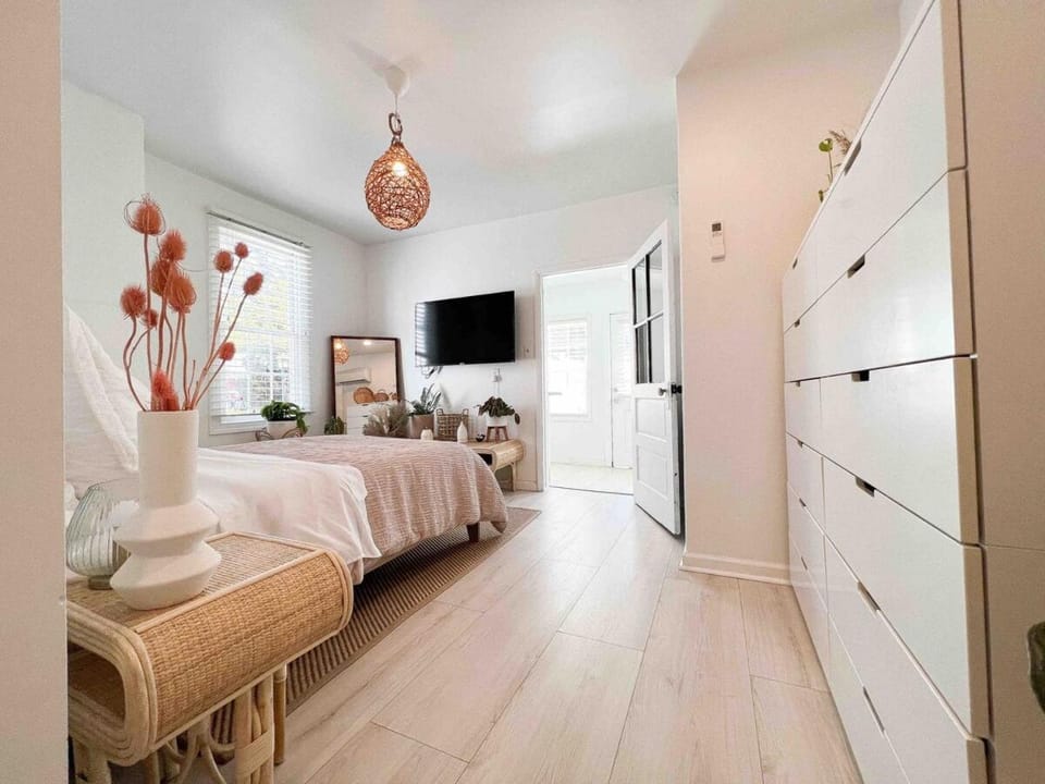 Relaxing Stay Sleeps 4 & 2 Parking Apartment in Phoenixville