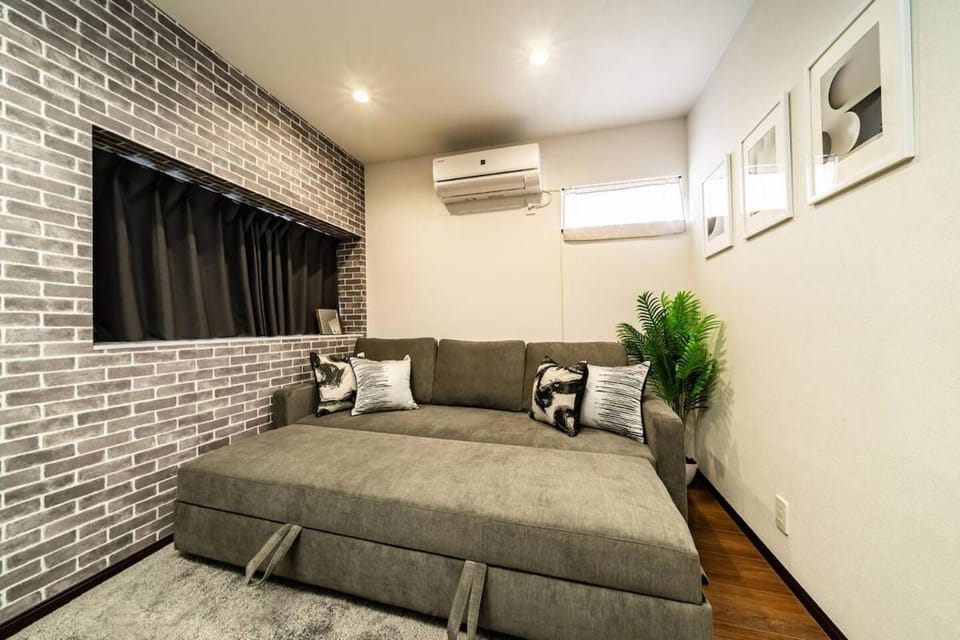 2 mins on foot from the station, 9 mins by Asakusa tram, Direct access to Skytree, Haneda, Narita, Maximum 9 people, Convenient for sightseeing Apartment in Japan