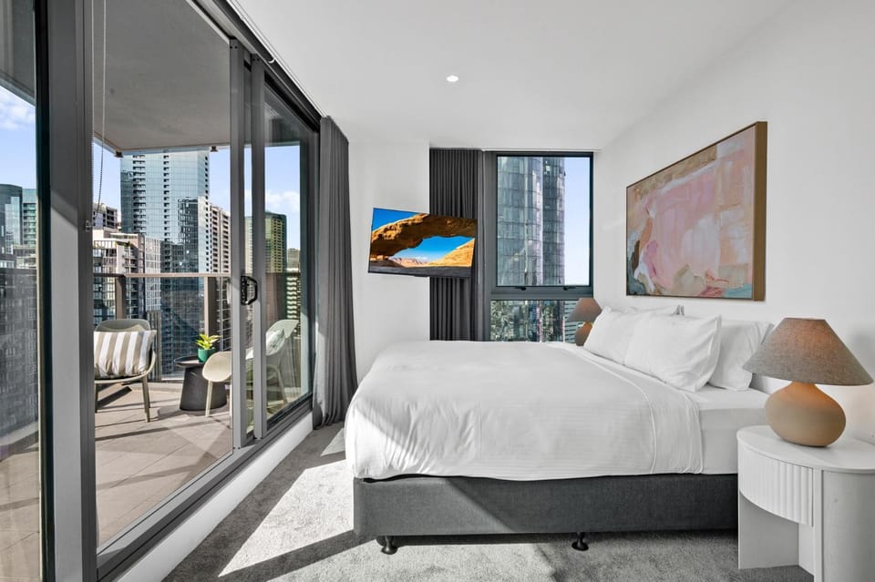 Modern 2BR Southbank with City Views & 2 Balconies Apartment in Southbank