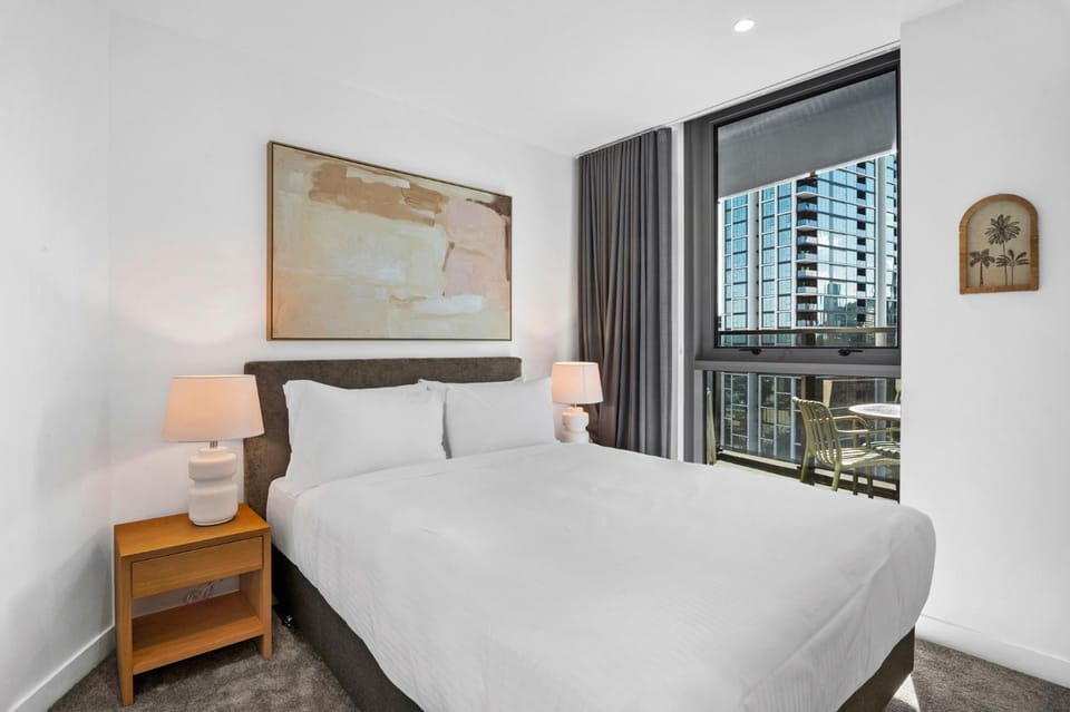 Modern 2BR Southbank with City Views & 2 Balconies Apartment in Southbank