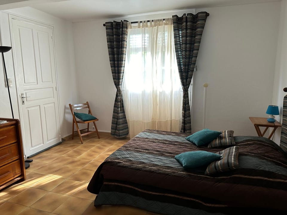 Seating area, Bedroom