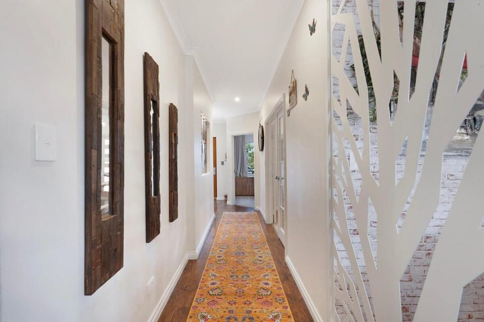 Premium Large Cosy Home with Private Pool Bed and Breakfast in Perth