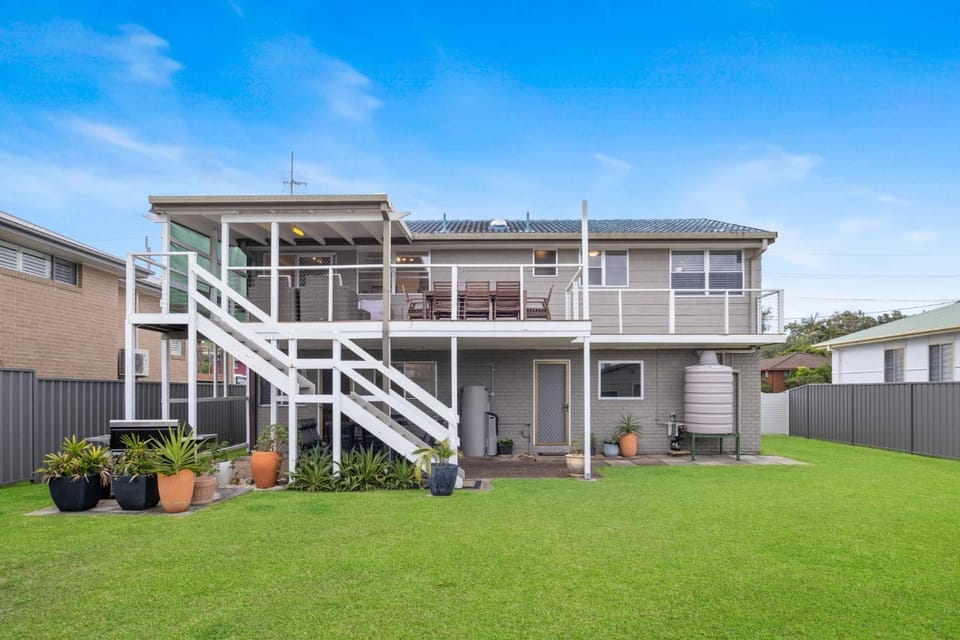 Property building, Patio, Balcony/Terrace