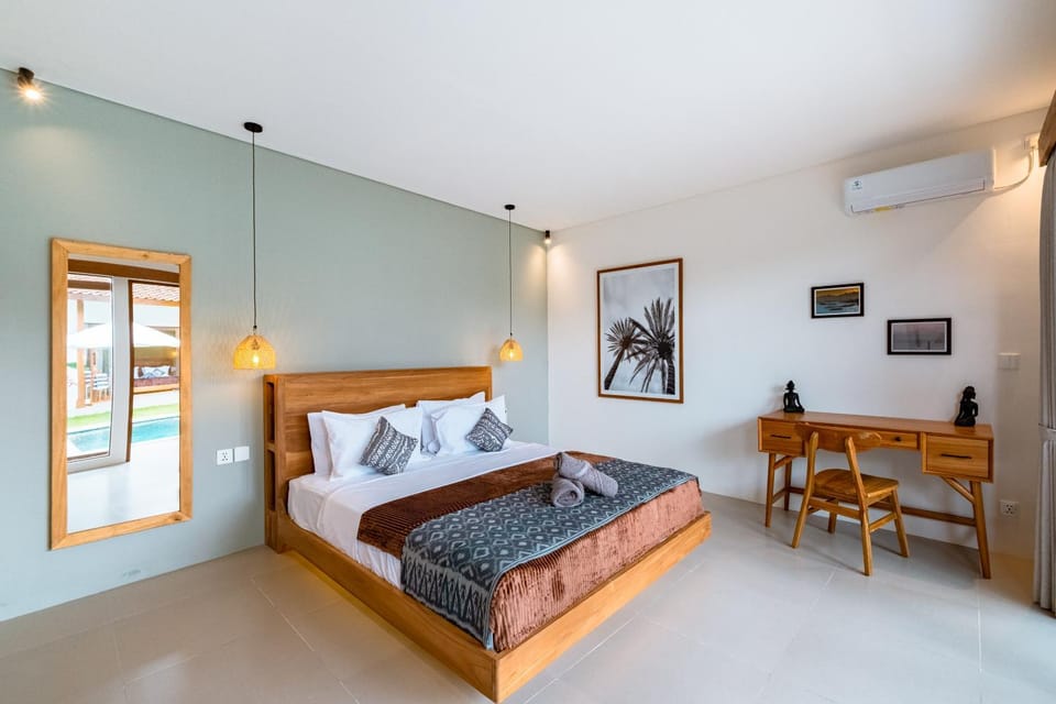 Bed, Photo of the whole room, Bedroom, air conditioner